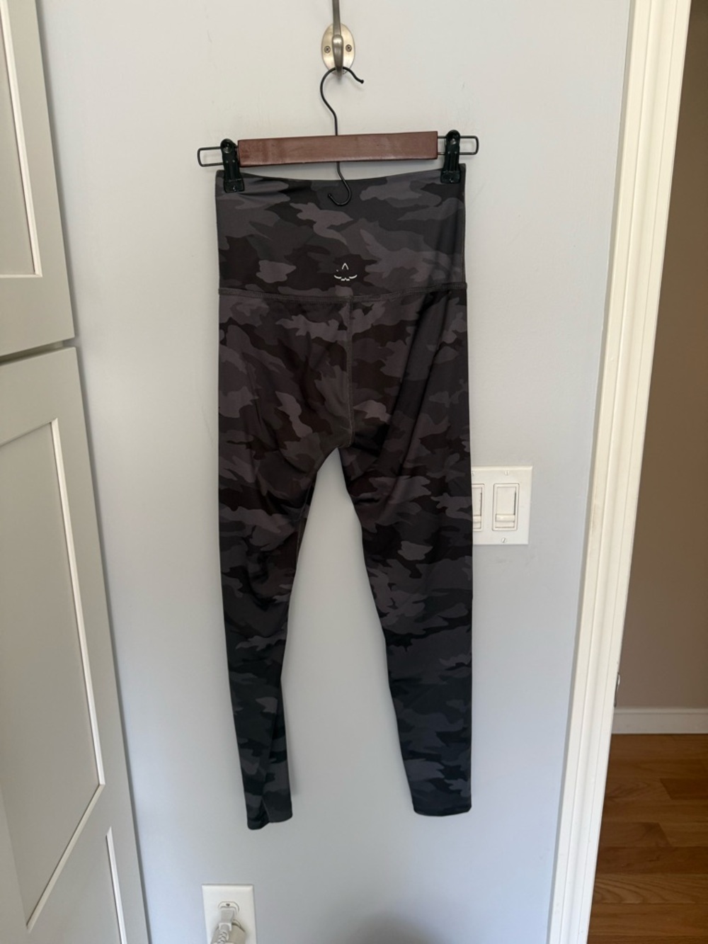 Beyond Yoga Camo High Waisted 7/8 Leggings Size XS/S - Picture 4 of 6